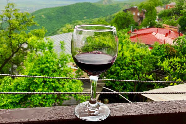 Вино Алазанская Долина: как и с чем пить (+ история и состав)
