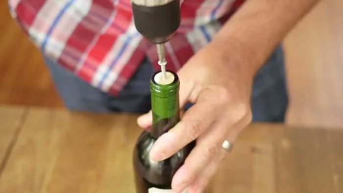 ТОП-20 лучших способов открыть вино без штопора (в домашних условиях)
